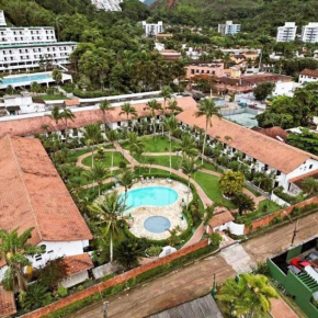 Apartamento Para 8 Pessoas em Condomínio Belíssimo Pé na Areia Com Lazer Completo